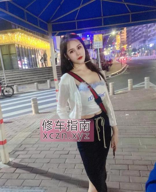 湾仔街道雨晴美女