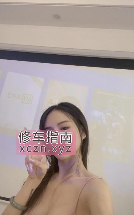 湾仔街道雨晴美女