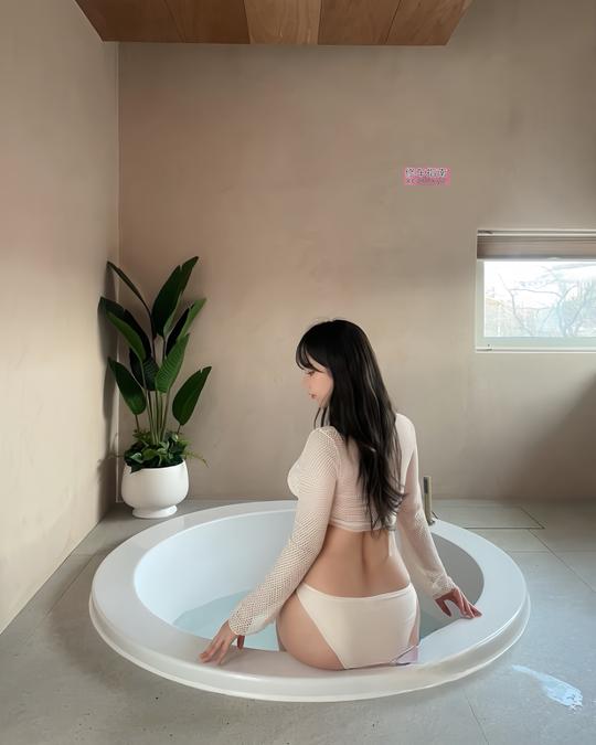 [甘肃-兰州]水中萧非常舒服的妹子