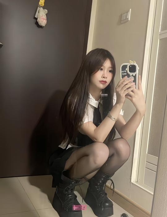 [重庆-渝北区]黑丝粉嫩翘臀美女