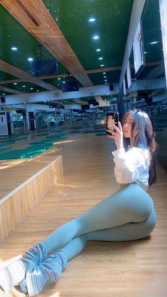 [上海市-奉贤区]用爱来锻炼的00后翘臀妹