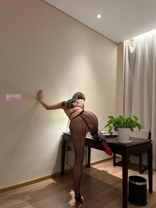 [江苏-苏州]姑苏丝袜老师骚的没边