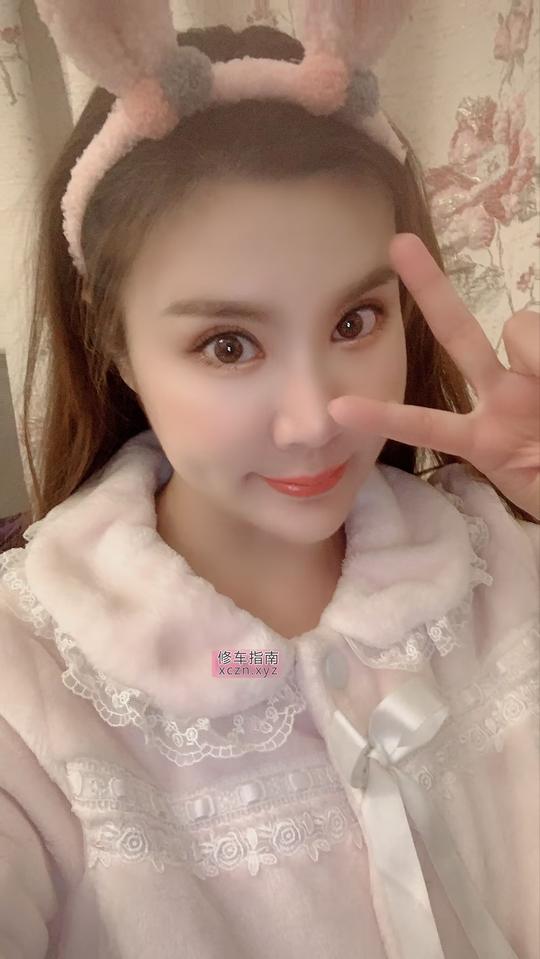 非常棒的嘎嘎好小美女修车