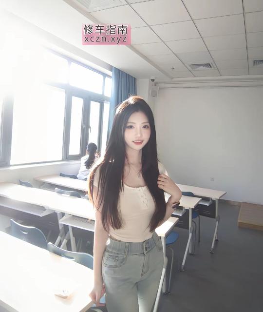 清纯白嫩，大二学生妹