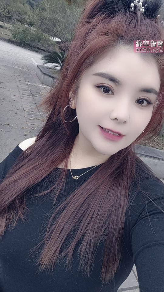 [浙江-湖州]个人在家笑笑