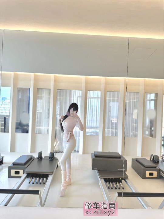 [-]粉嫩学妹水多穴紧