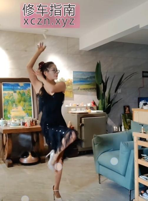 双飞舞蹈姐妹腰细胸大桑拿