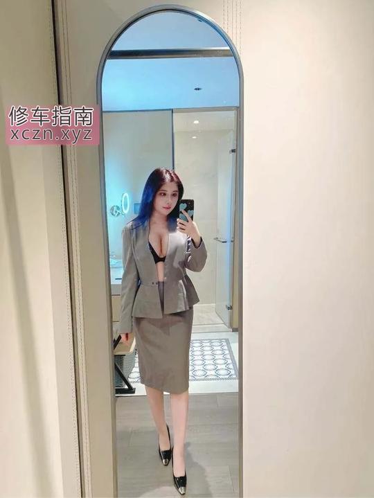 银行上班的怡怡