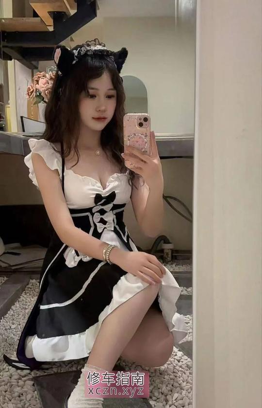 二刷粉嫩学妹过年不回家泻火