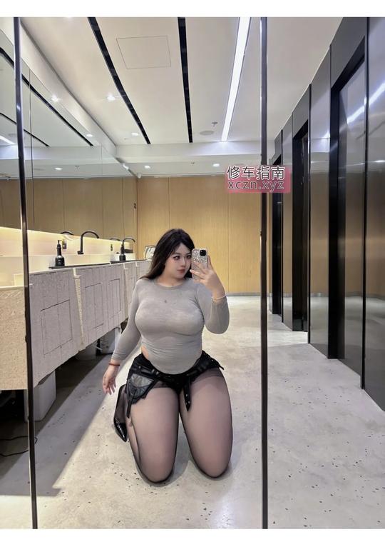 打卡欧美范BBW野子足交