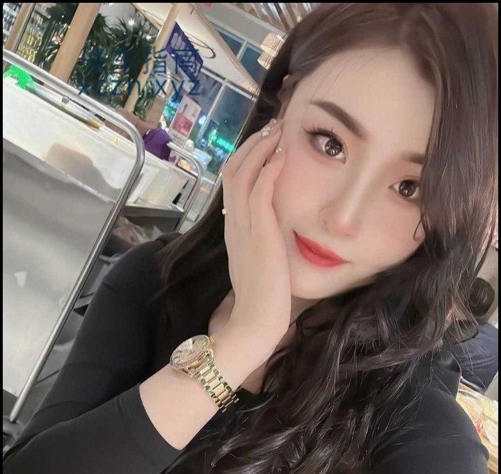 [山东-青岛]性感大波浪卷发少妇