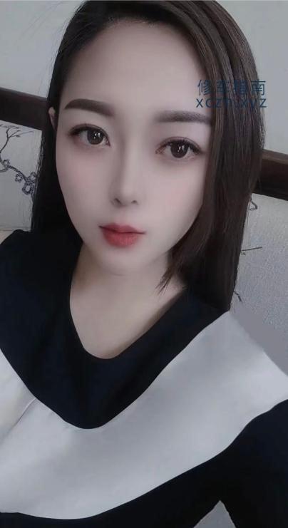 [天津-和平区]津塔附近小美女