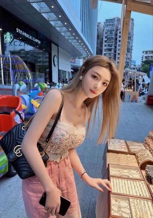 [福建-厦门]颜值长腿小九月