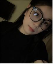 20岁眼镜骚妹反差婊