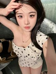 乖巧嫩妹，妹子卖力吃屌