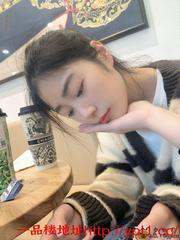 老师奶子比较大，乳头比较小，口活不错