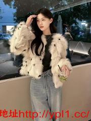 抱操艺校兼职大胸妹扣逼水直流爱跪舔玩