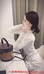 杭州美女翘下面臀粉嫩诱人