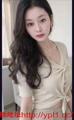 性瘾大，经常自慰，价格可谈，屁股大，喜欢后入，猛猛操那种，喜欢大几把巴，舔到你想射到她嘴里，可以颜射，可以吞精，来个大哥长期包！