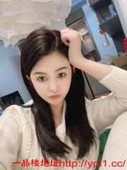 梨型身材，大屁股，皮肤白嫩，声音好听，胸大且型好看，敏感，奶头一摸就能让老师呻吟。