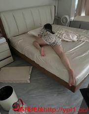 学生装00后小萝莉，清纯乖巧，娇小玲珑