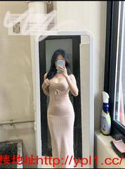 天津花店员工兼职，奶子圆润，蝴蝶逼，天然白虎无毛，自带公寓可以安排