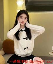 抱操艺校兼职大胸妹扣逼水直流爱跪舔玩