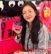 眼镜人妻，可外出兼职，奶子圆润，蝴蝶逼，制服诱惑让你当皇帝，自带公寓