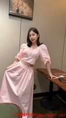 三点粉嫩大长腿，配丝袜太爽了