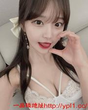 妹子甜美胸大又软口活很刺激，插入叫声妩媚受不了，帝王般享受