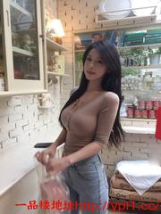 虹口长相御姐，有点邻家姐姐的感觉。身材属于丰满型的，丰满坚挺，蝴蝶B，皮肤白嫩