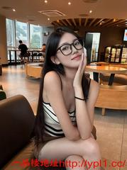 眼镜骚学妹兼职小穴穴紧的一批插进去包出水不出包赔