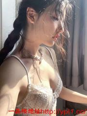 湖北的颜值老师，大D胸，乳头小而粉，身材巴适，梨形臀。