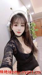 颜值高，身材窈窕，皮肤白皙透亮，胸大，大长腿，外形拉满。