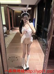 长相乖巧，有点邻家小姐姐的感觉。身材属于娇小型的，丰满坚挺，蝴蝶B，皮肤白嫩