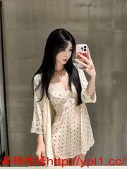 少御风美，颜值高，真人耐看。身材超好，苗条无赘肉，大C胸，胸大手感不错，乳晕较小，细腰和翘臀特别迷人。