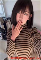 新下海极品美少女，高校#兼职#天然晳大奶，白虎，身材苗条，性感翘臀，角色扮演诱惑