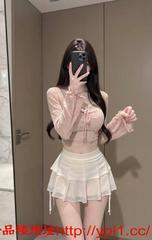 00后新疆御姐。纤细苗条无赘肉，无纹身，身材高挑，腰身短腿长，屁股上翘，下面白虎，手指纤长