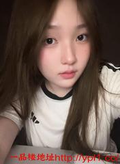 极品尤物眼镜学生妹，外表清纯小虎牙