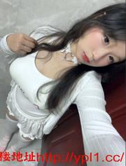 精品微胖萝莉，奶子大馒头逼很粉，一插就流水，可保养，