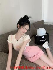 性感大胸美女姿势多