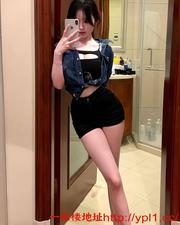 皮肤很白很嫩前凸后翘小蛮腰性感玉体