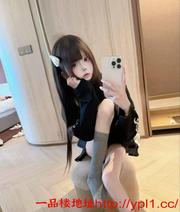 04年白虎嫩妹兼职反差水多可内射