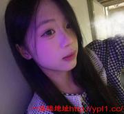 鸳鸯浴娇小嫩妹抱起来草