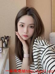 妹子也很敏感，稍微把玩一下凶器下面就已经泛滥成灾了，胸大肤白貌美