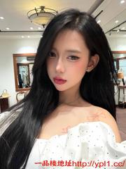 20岁出头的小嫩货公寓环境挺不错极其性感