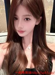 清纯粉嫩兼职美少女