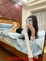 张家口粉嫩鲍鱼逼肤白肉嫩的小姐姐