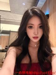 妹妹粉嫩逼多汁皮肤很白很嫩