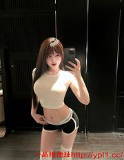 前凸后翘的性感妹子，口的很舒服